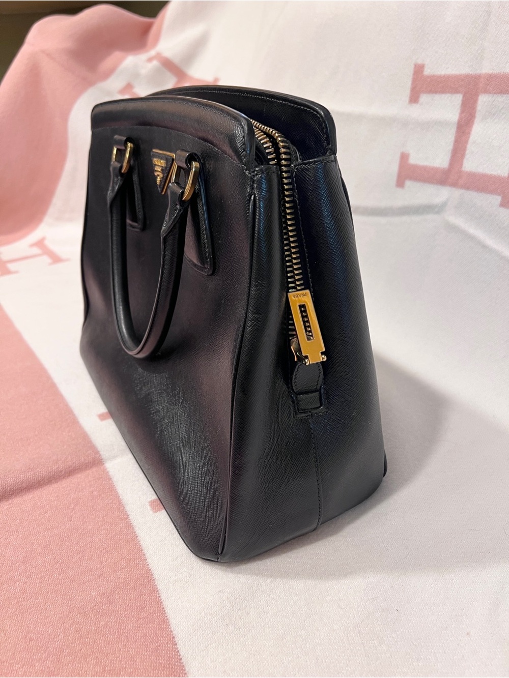 PRADA⭐️Gold Kiss lock and Key attached!Black Saffiano Satchel! Offers welcome! - Picture 5 of 16